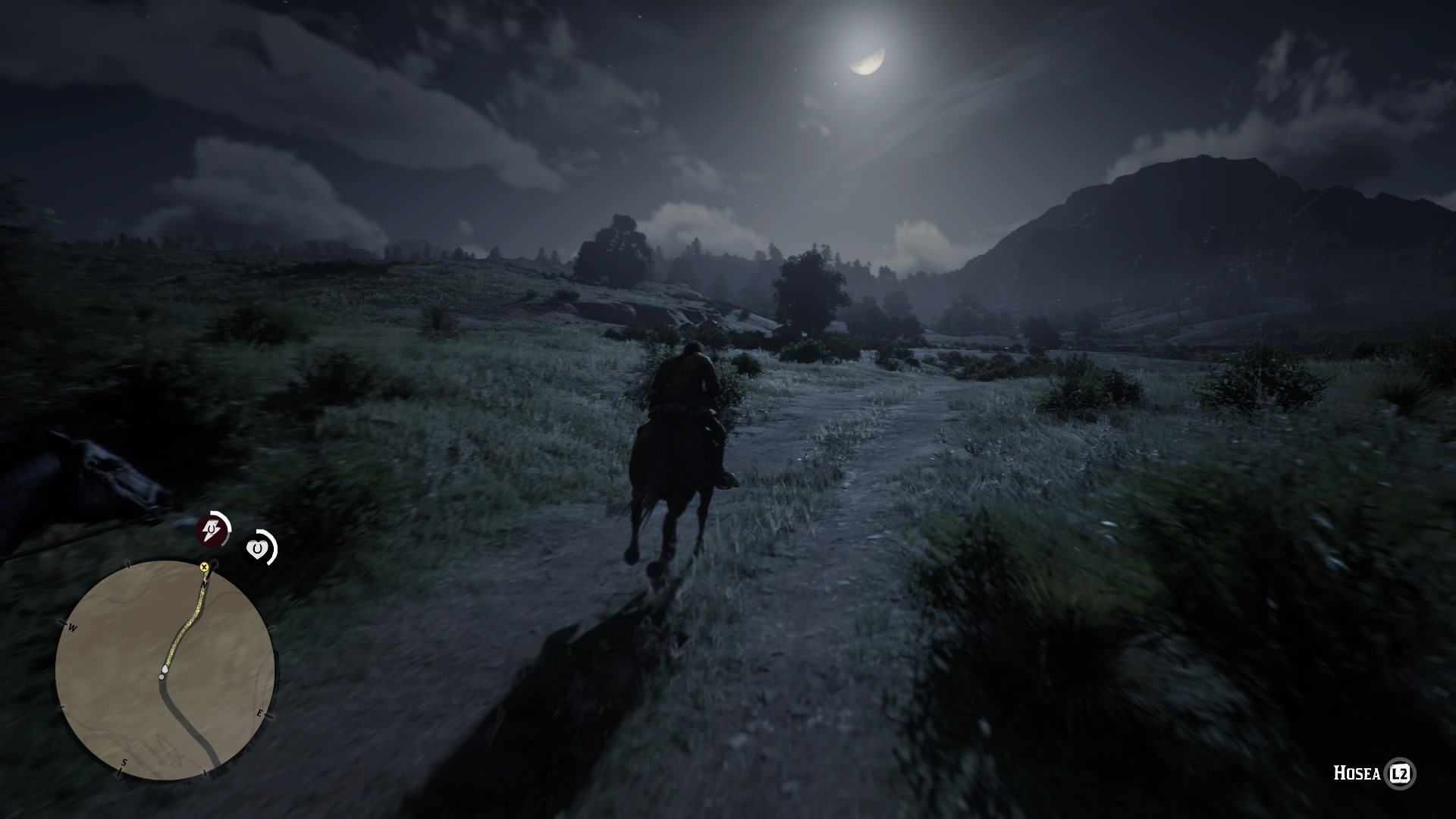  Lobos aullando, truenos en la lejanía, y la luz de la luna bañando el paisaje mientras cabalgamos