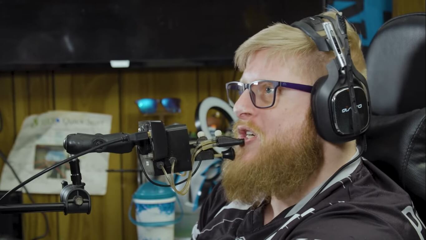 Conoce a Pitbullreece, un jugador de Call of Duty Warzone que juega con su boca